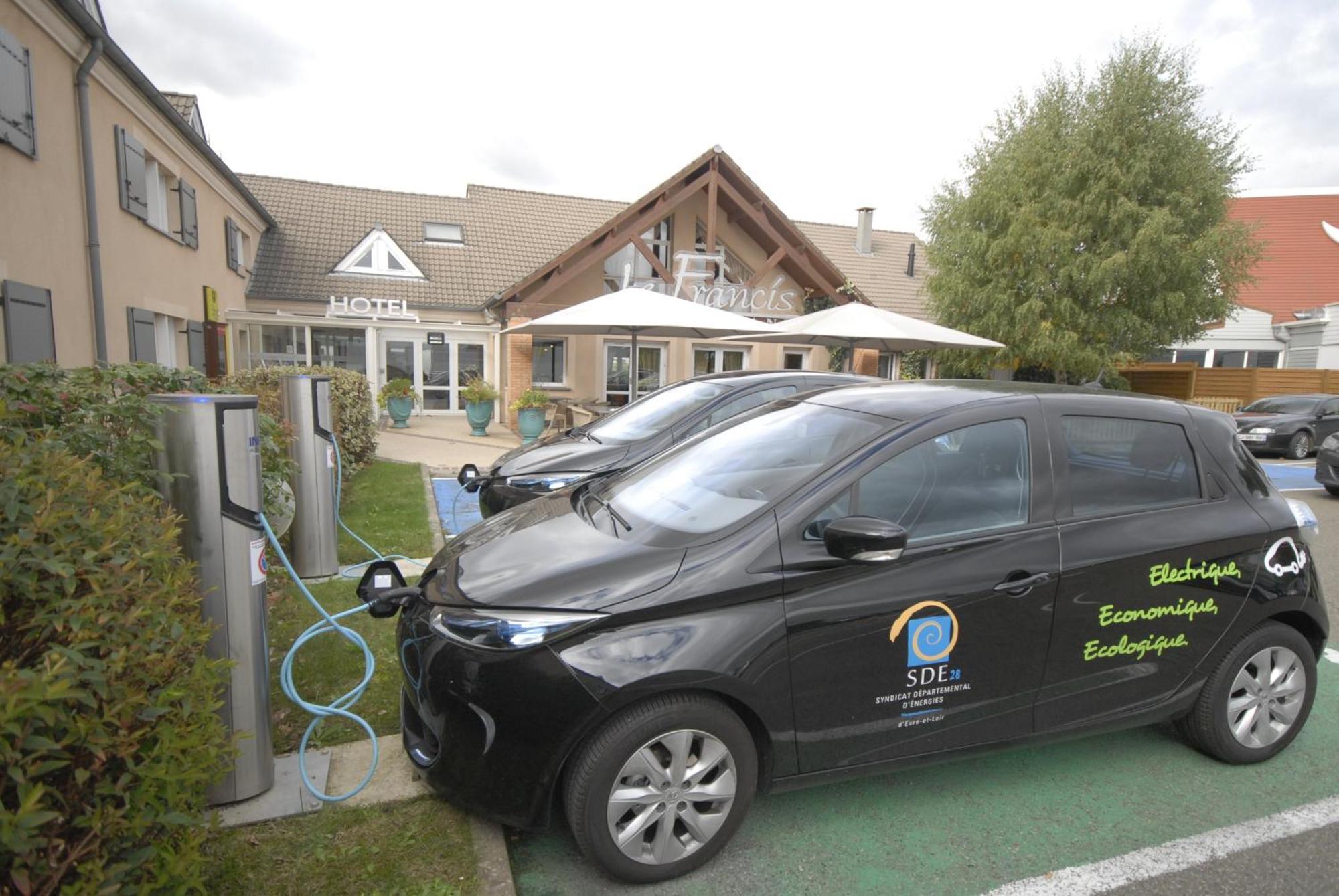 Logis Hotel L'Oree De Chartres - Barjouville Eksteriør billede